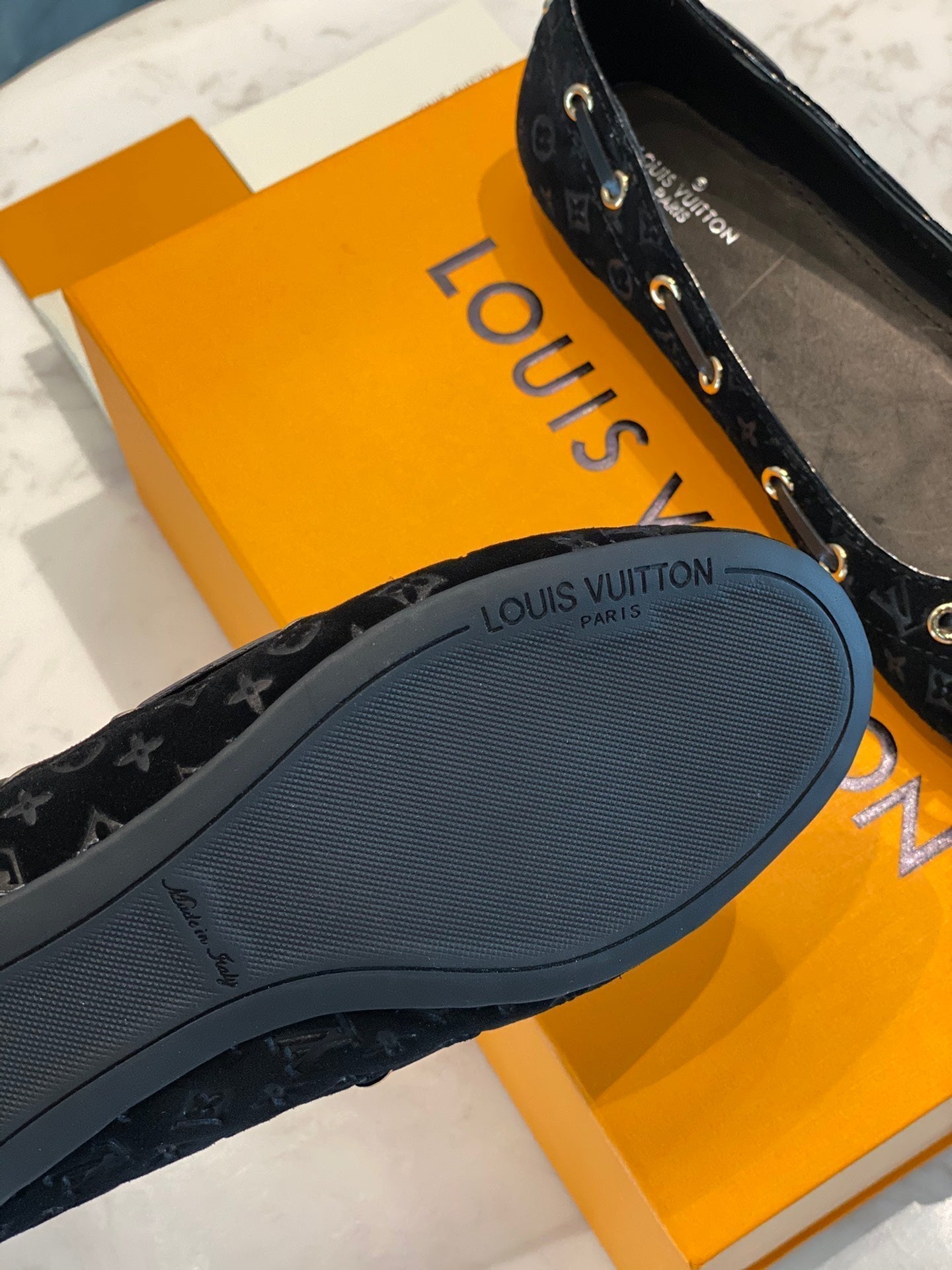 LOUIS VUITTON LV WOMEN'S BALLET FLAT IN BLACK MONOGRAM SUEDE WITH BOW