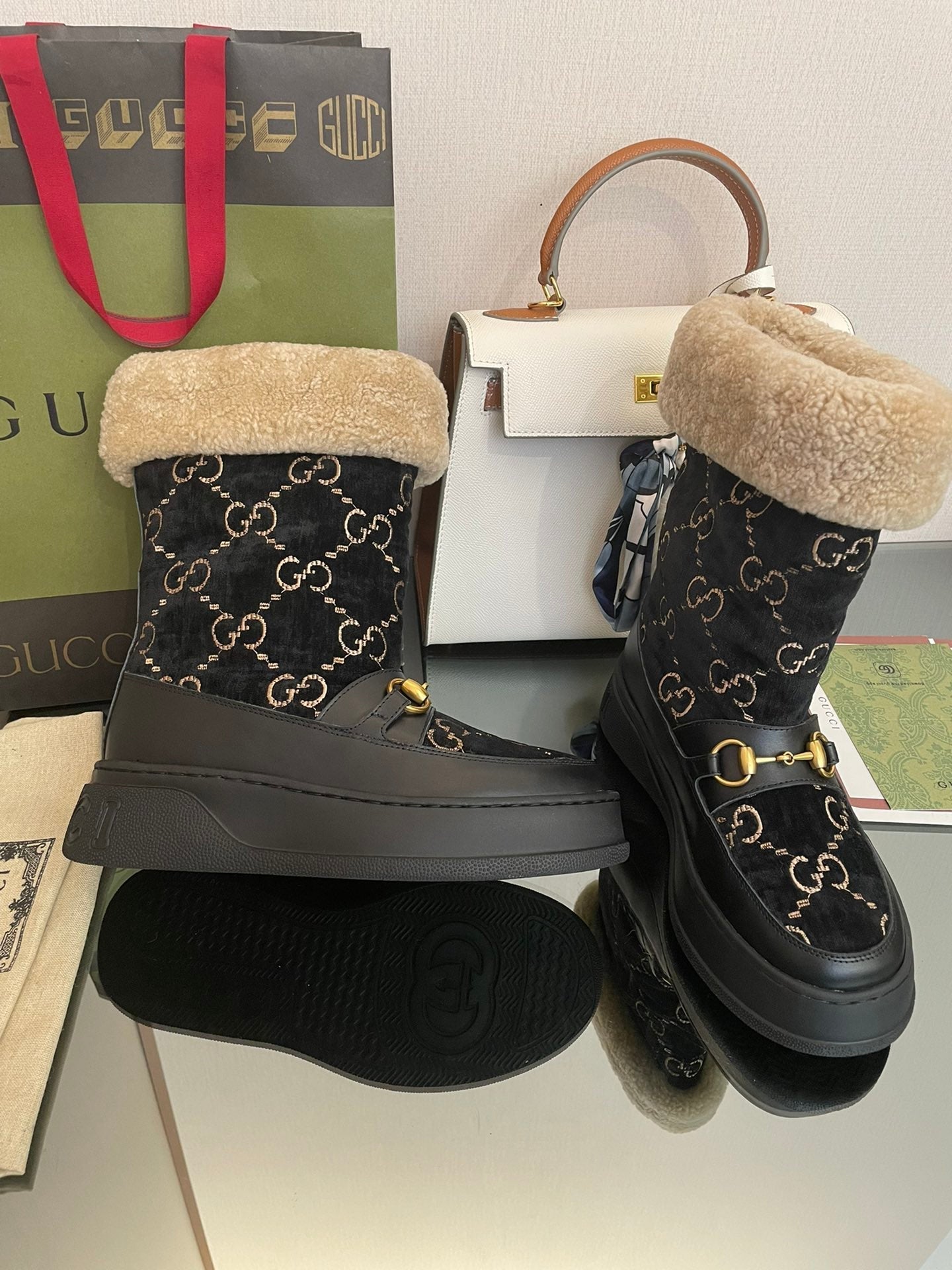 GUCCI HORSEBIT SNOW ANKLE BOOTS IN BLACK MONOGRAM VELVET MIX CALFSKIN AND LAMB WOOL LINING