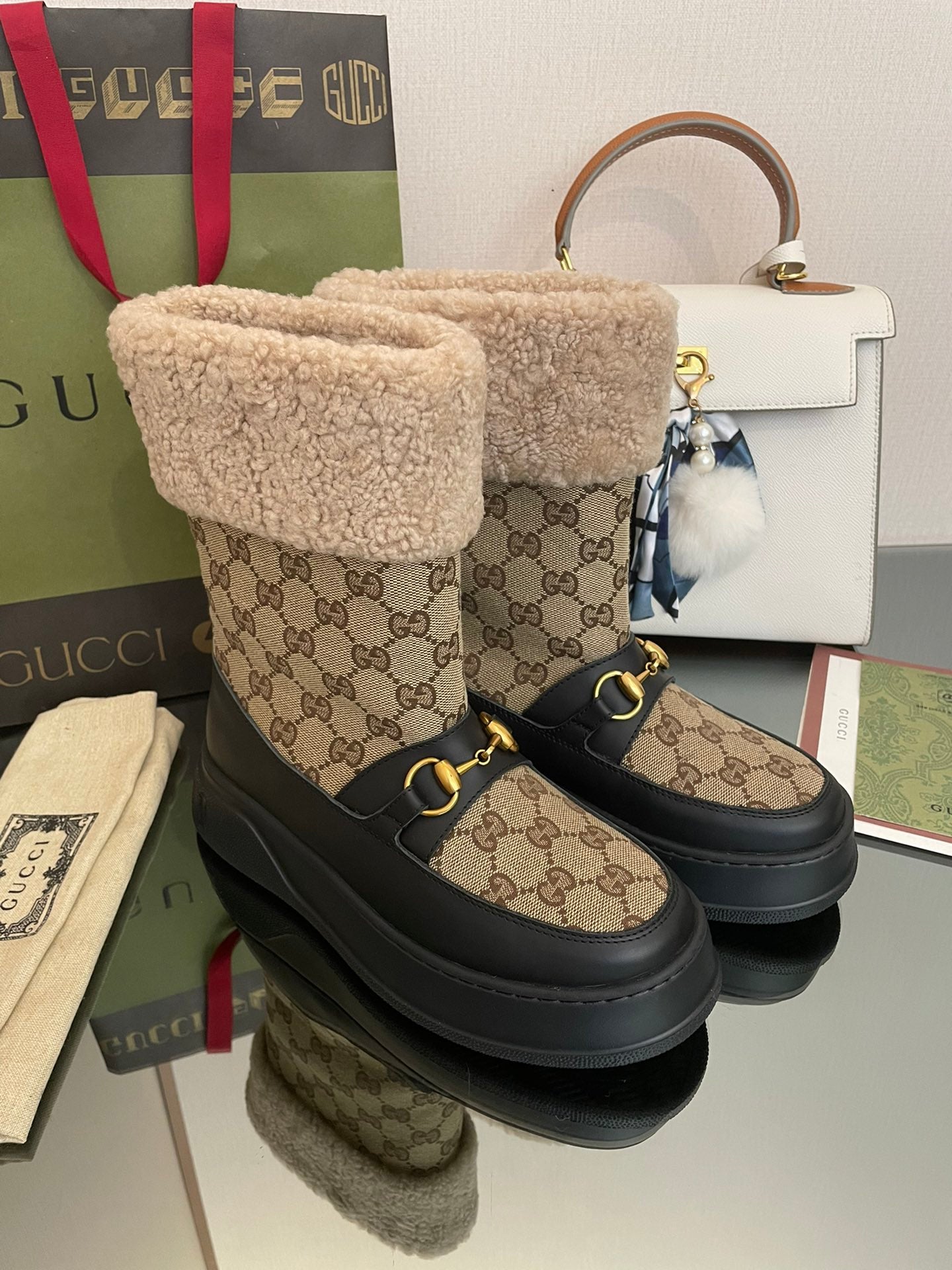GUCCI HORSEBIT SNOW ANKLE BOOTS IN ECRU BEIGE MONOGRAM JACQUARD FABRIC MIX BLACK CALFSKIN AND LAMB WOOL LINING