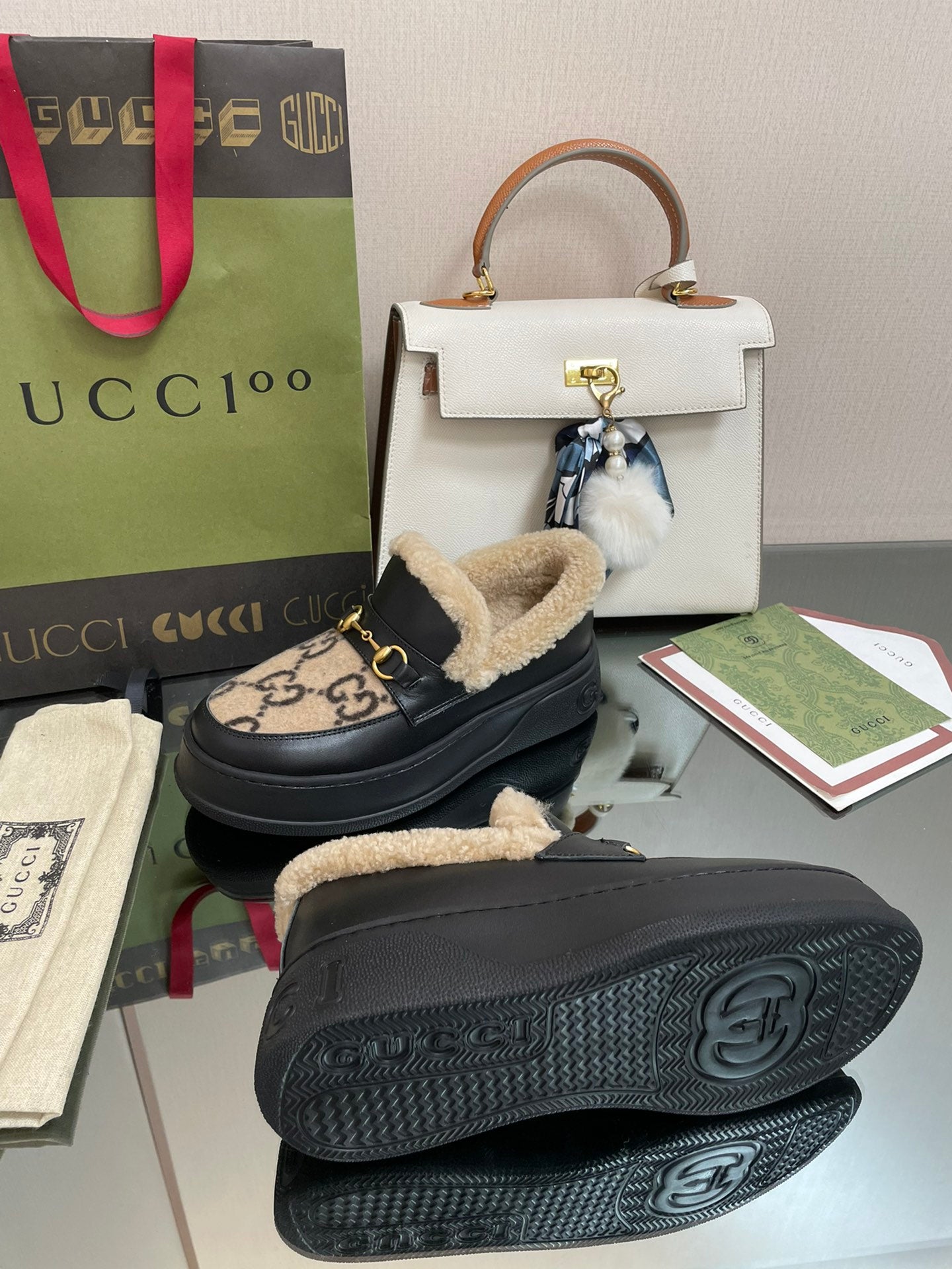 GUCCI LOAFER IN CAMEL BROWN JACQUARD AND BLACK CALFSKIN WITH BEIGE WOOL LINING