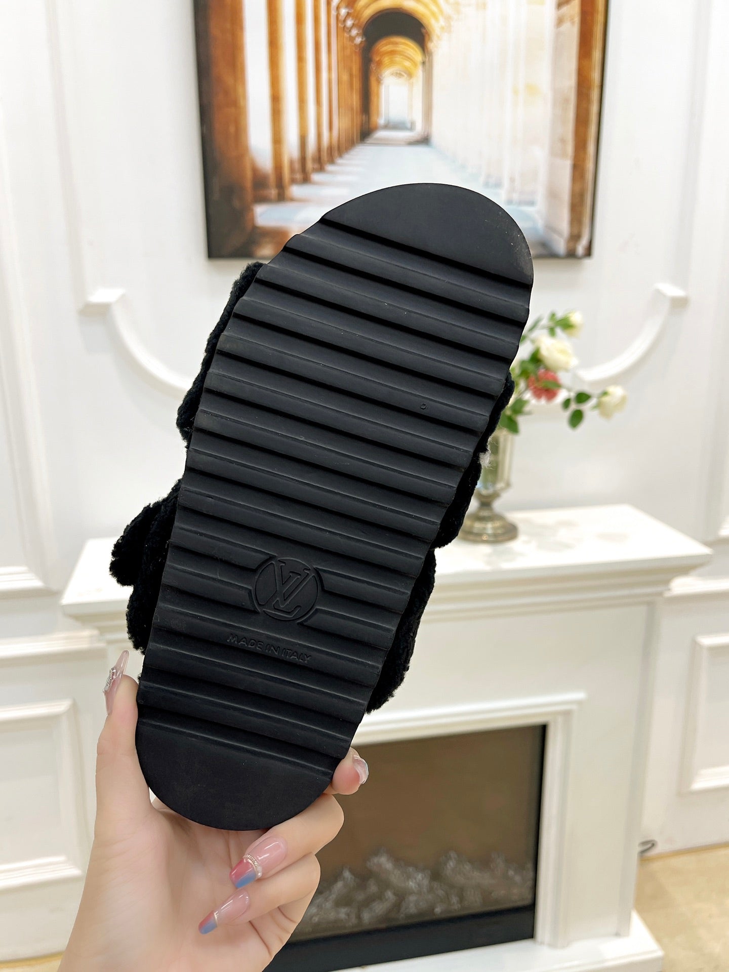 LOUIS VUITTON DAD SANDAL MULE IN BLACK MIX WHITE FLEECE