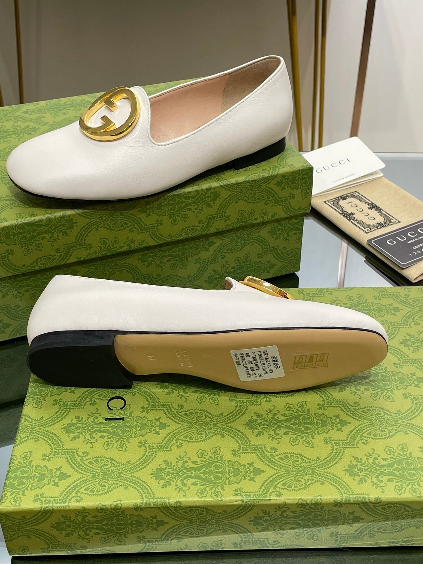 GUCCI BLONDIE LOGO-PLAQUE LOAFERS IN WHITE CALFSKIN WITH GOLD HARDWARE