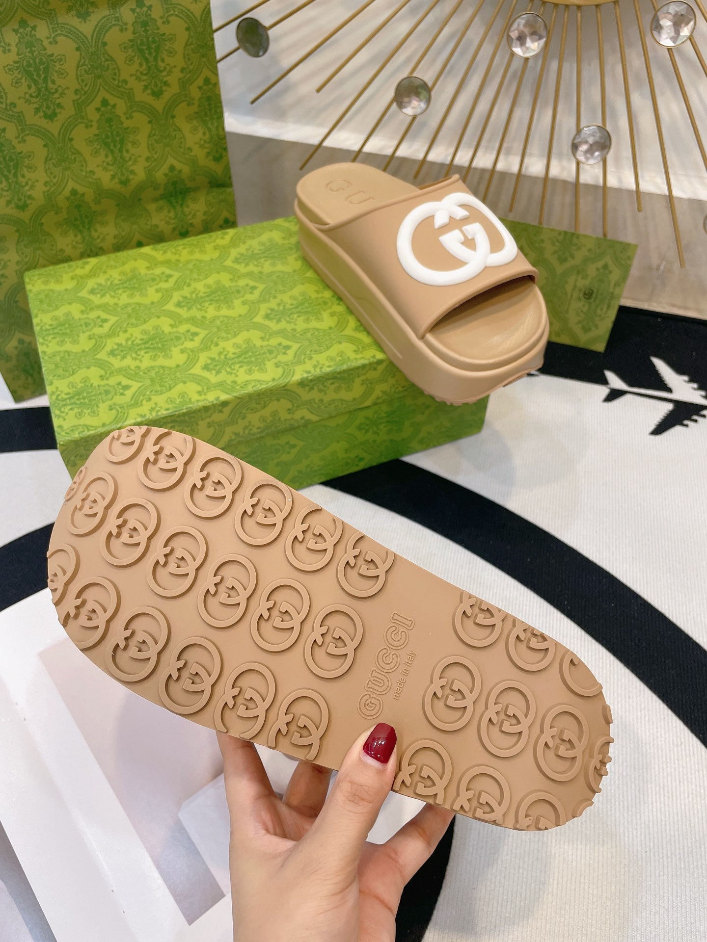 GUCCI INTERLOCKING G SLIDE SANDAL IN TORTILLA BROWN IMPORTED TPU