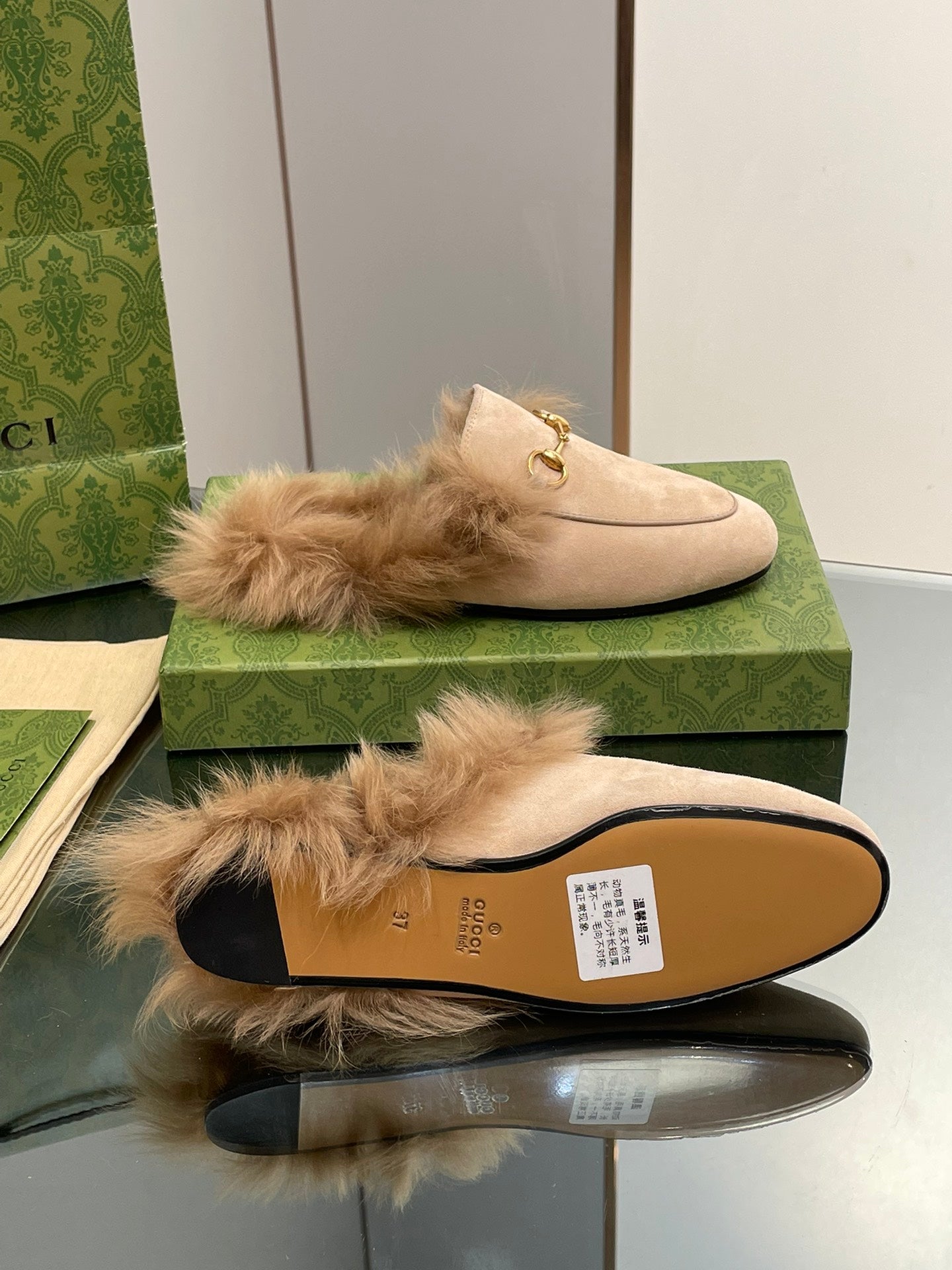 GUCCI HORSEBIT MULE IN TAN BROWN SUEDE AND LAMB WOOL LINING