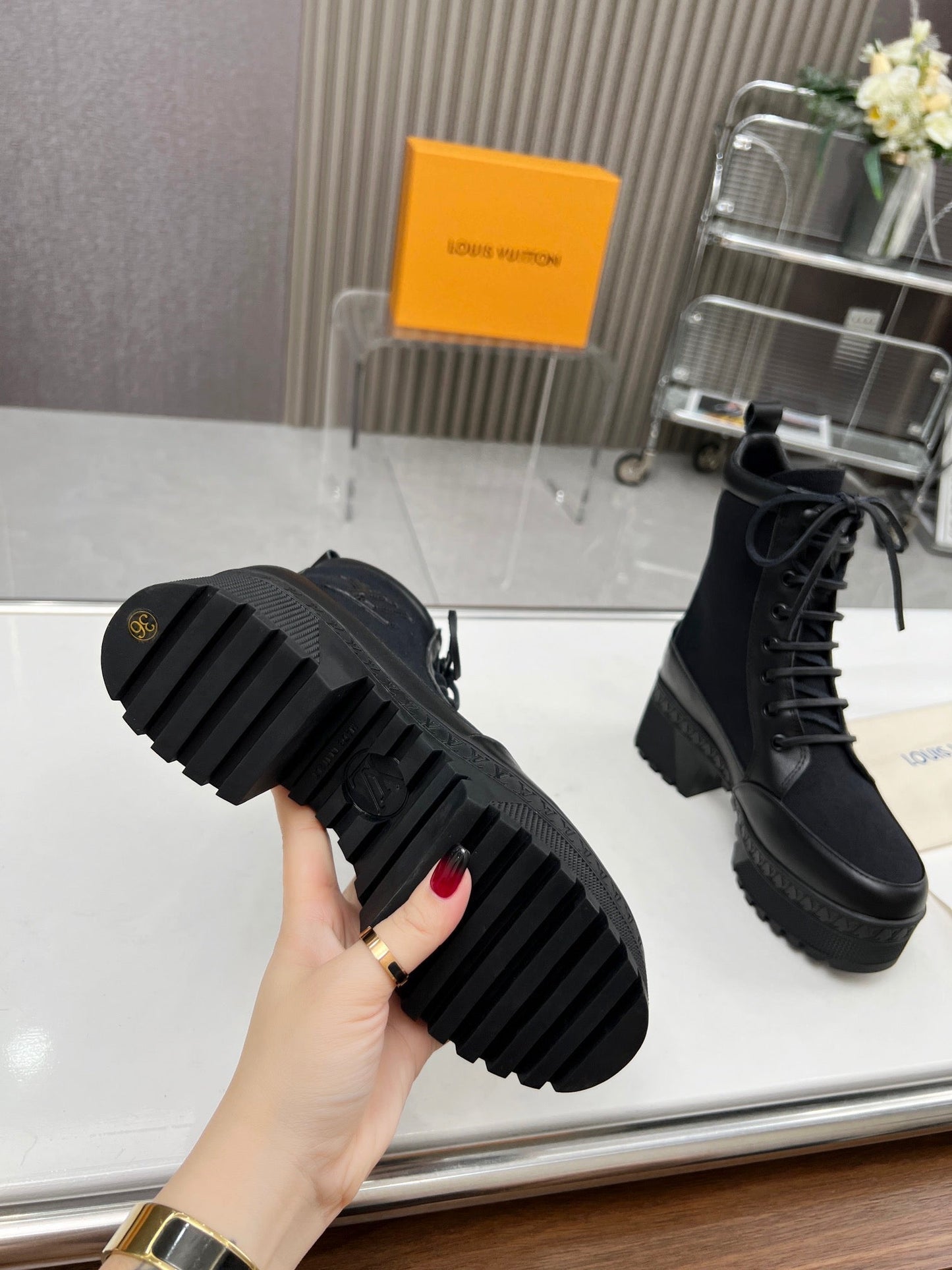 LOUIS VUITTON LAUREATE PLATFORM DESERT BOOT IN BLACK JACQUARD AND CALFSKIN