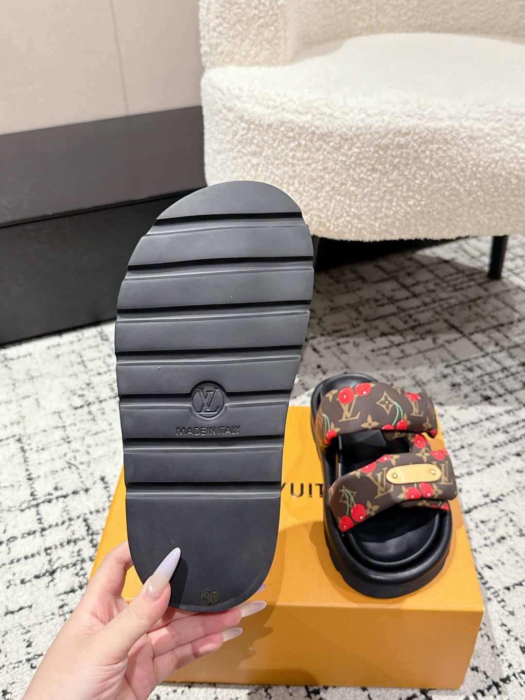 LOUIS VUITTON LV MIAMI-STYLE SANDALS 25S IN BROWN FABRIC AND BLACK CALFSKIN