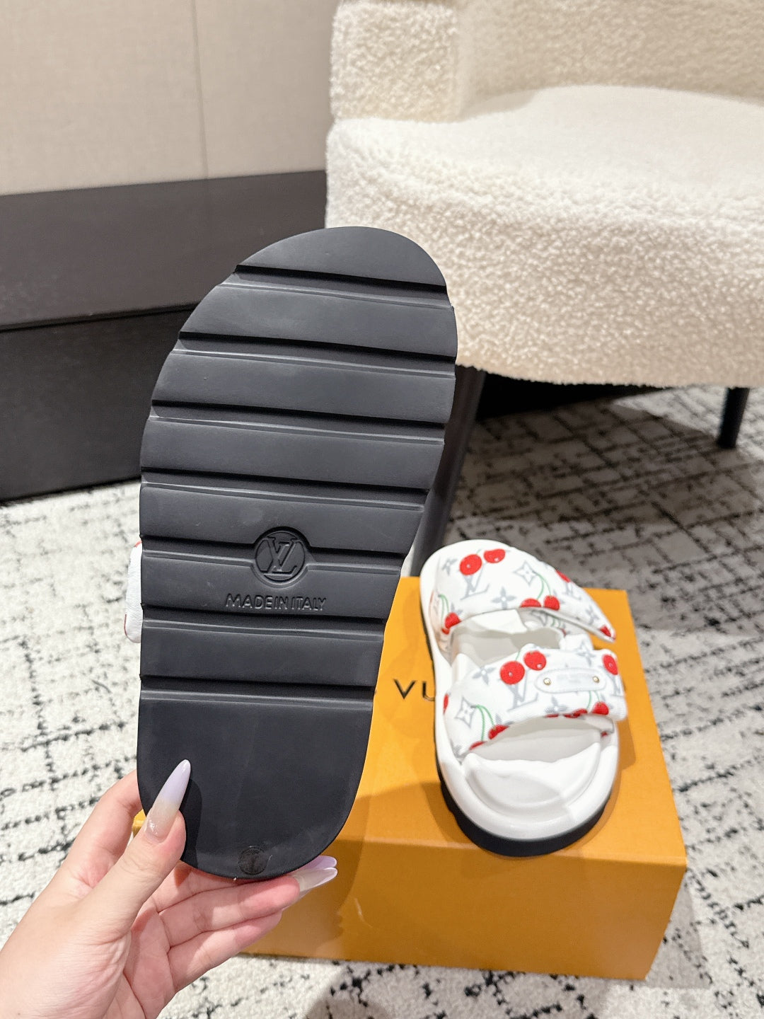 LOUIS VUITTON LV MIAMI-STYLE SANDALS 25S IN WHITE FABRIC AND CALFSKIN