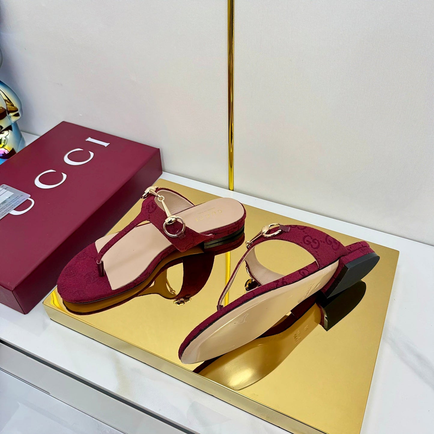 GUCCI THONG SANDALS IN RED FABRIC PRINTED LOGO WITH GOLD HARDWARE