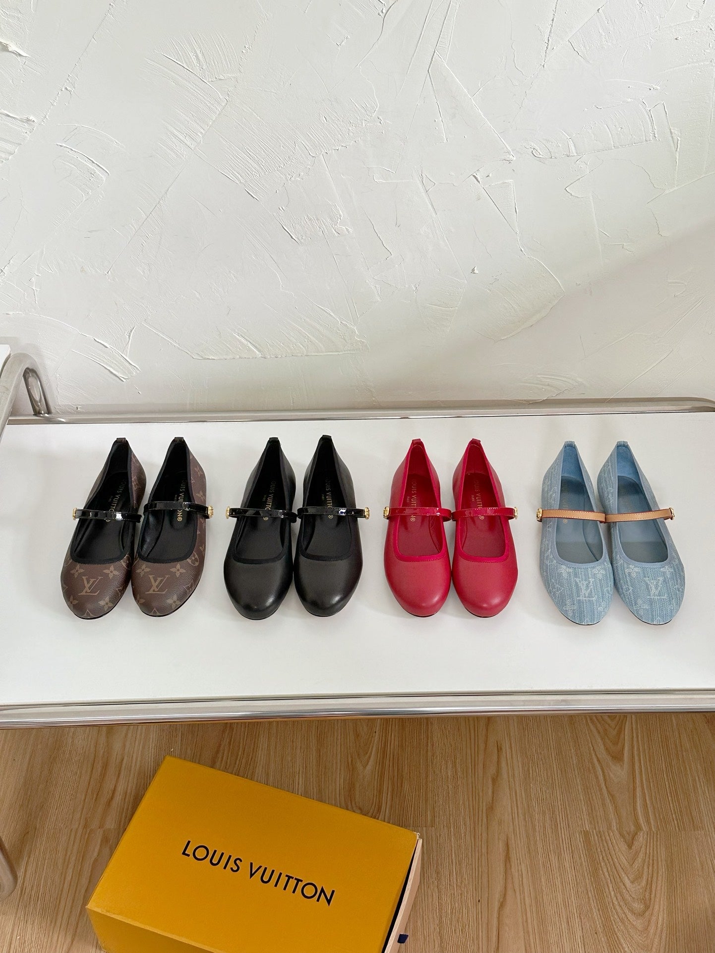 LOUIS VUITTON ROMY FLAT BALLERINA IN BLACK CALFSKIN