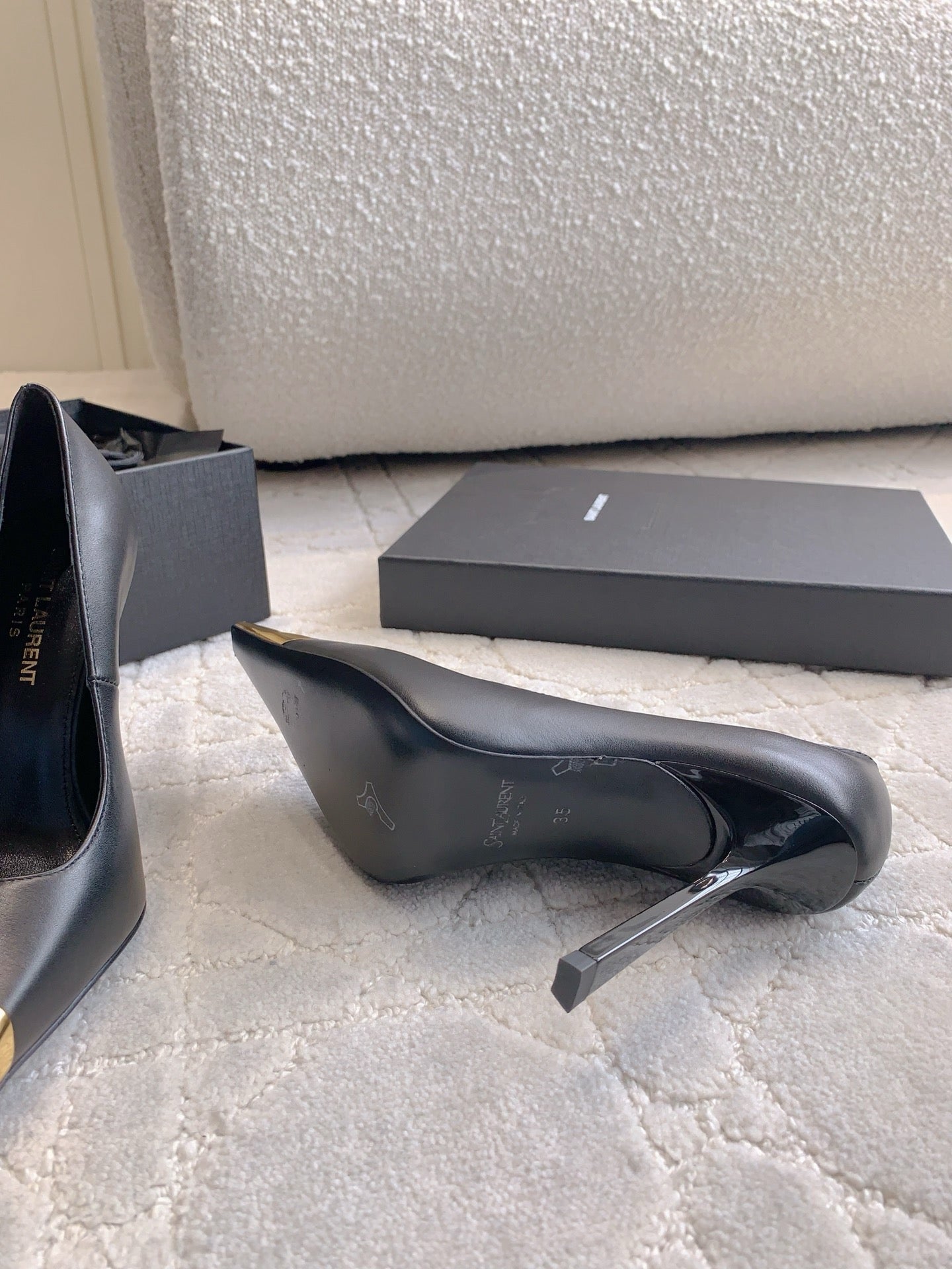 LOUIS VUITTON HIGH HEEL 10 CM PUMP IN BLACK CALFSKIN WITH GOLD HARDWARE