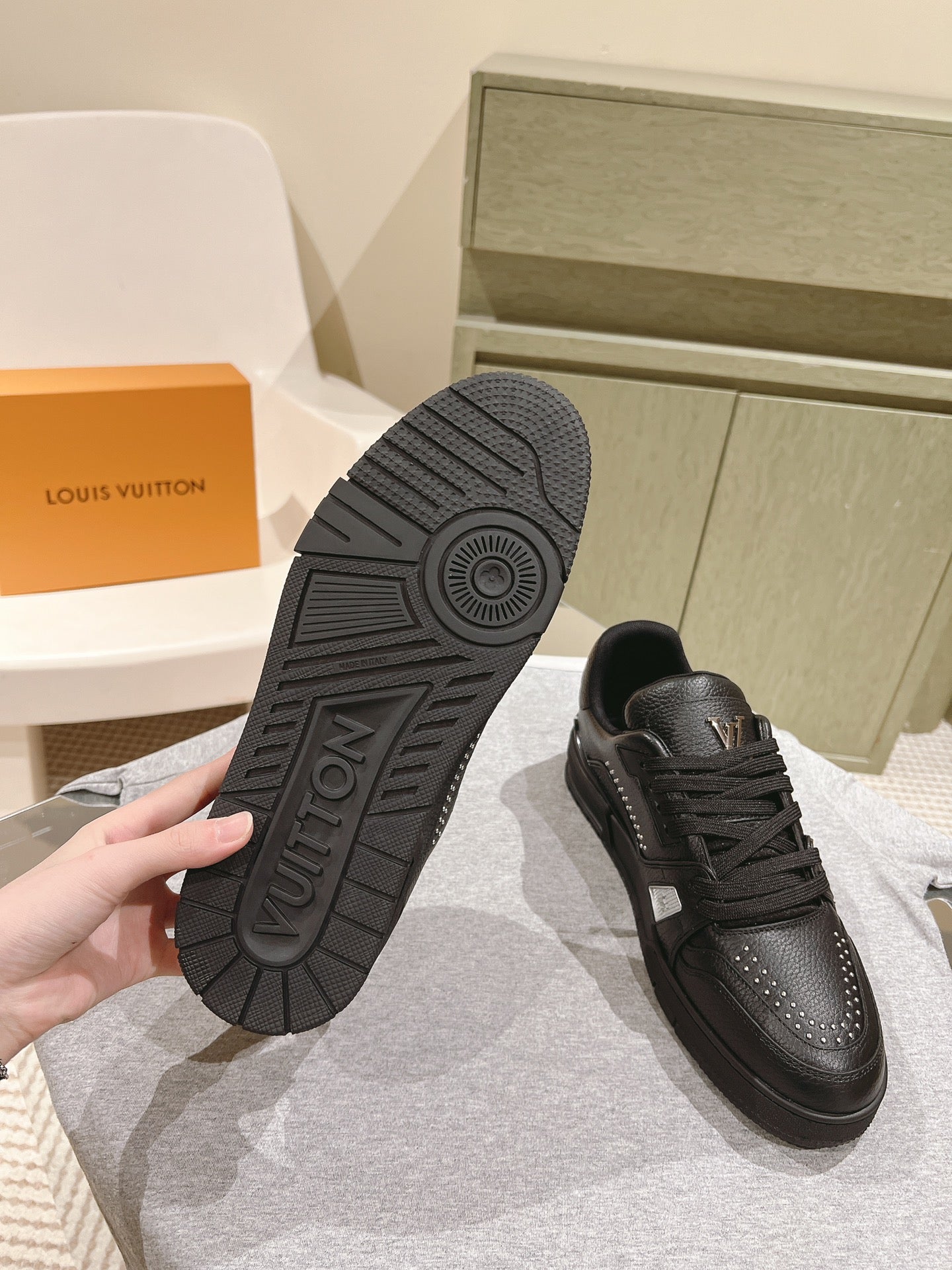 LOUIS VUITTON LV TRAINER SNEAKER IN BLACK CALFSKIN