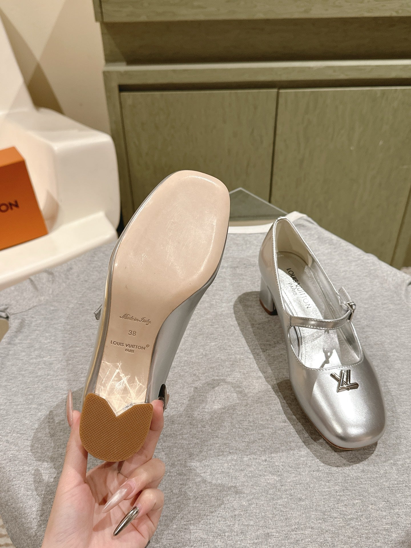 LOUIS VUITTON SWING HIGH MARY JANE 55 MM IN SILVER PATENT CALFSKIN