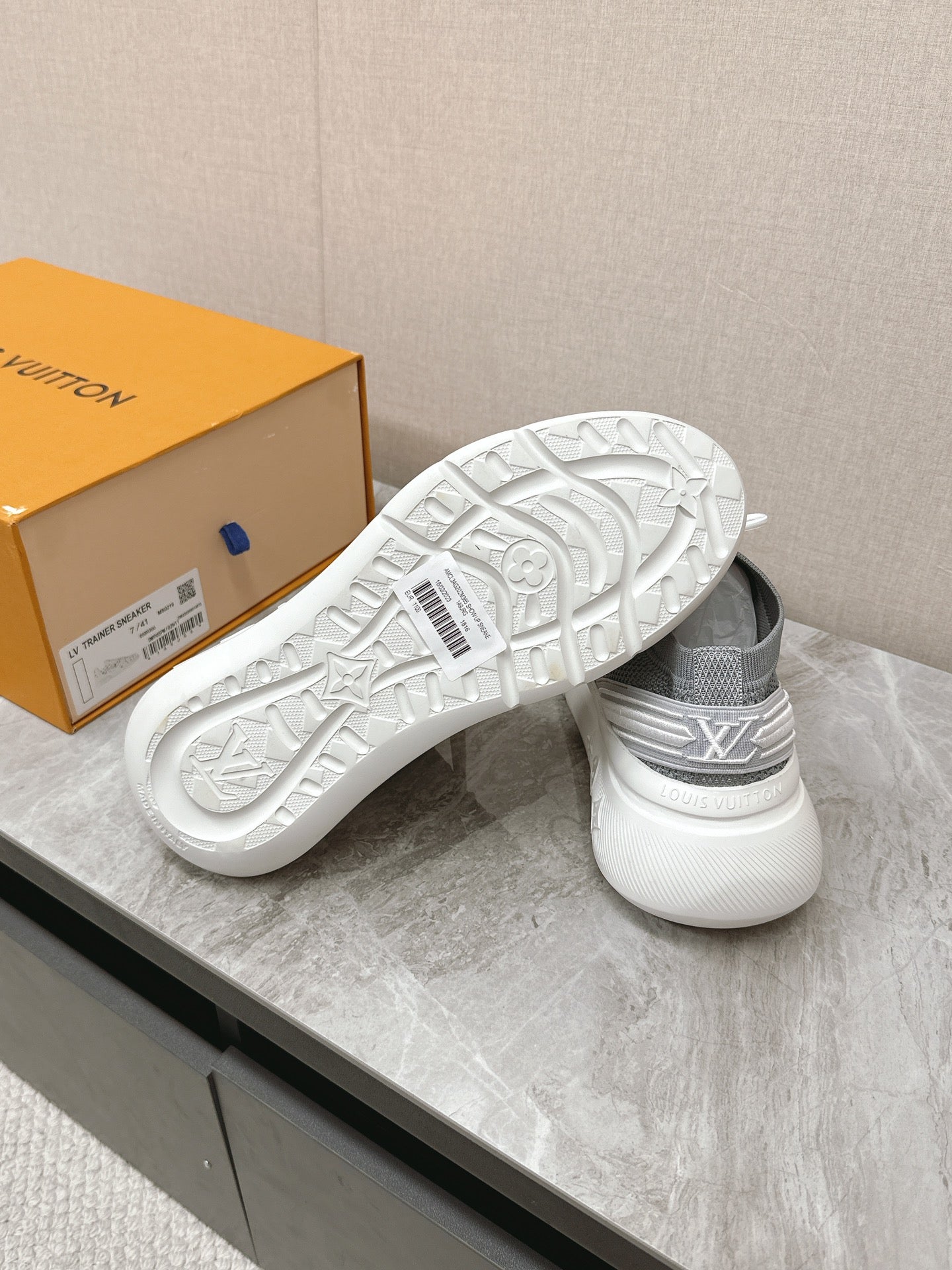 LOUIS VUITTON SNEAKERS IN DOVE GRAY DAMIER ELASTIC FABRIC