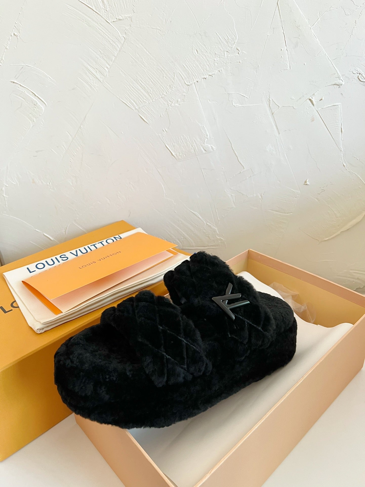 LOUIS VUITTON LV SUNSET PLATFORM COMFORT MULE IN BLACK SHEARLING