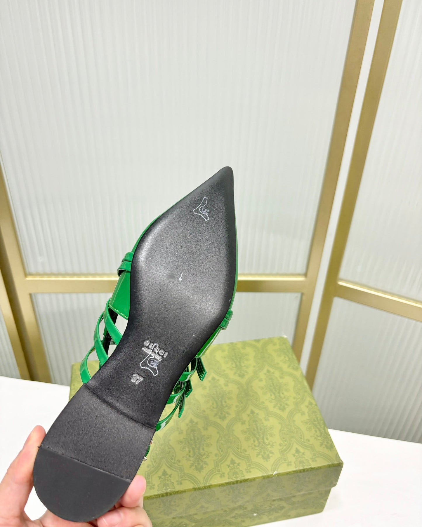 GUCCI STRAPPY FLAT SLINGBACK IN EMERALD GREEN GLOSSY CALFSKIN