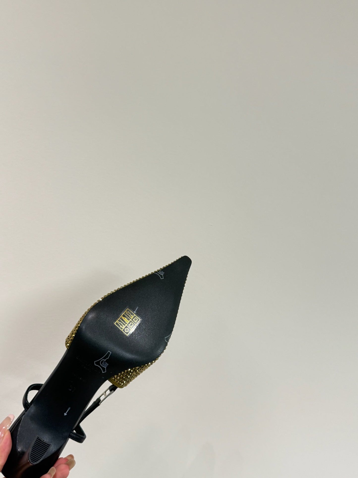 LOUIS VUITTON HIGH SLINGBACKS POINTED-TOE IN METALLIC GOLD LAMBSKIN WITH CRYSTALS