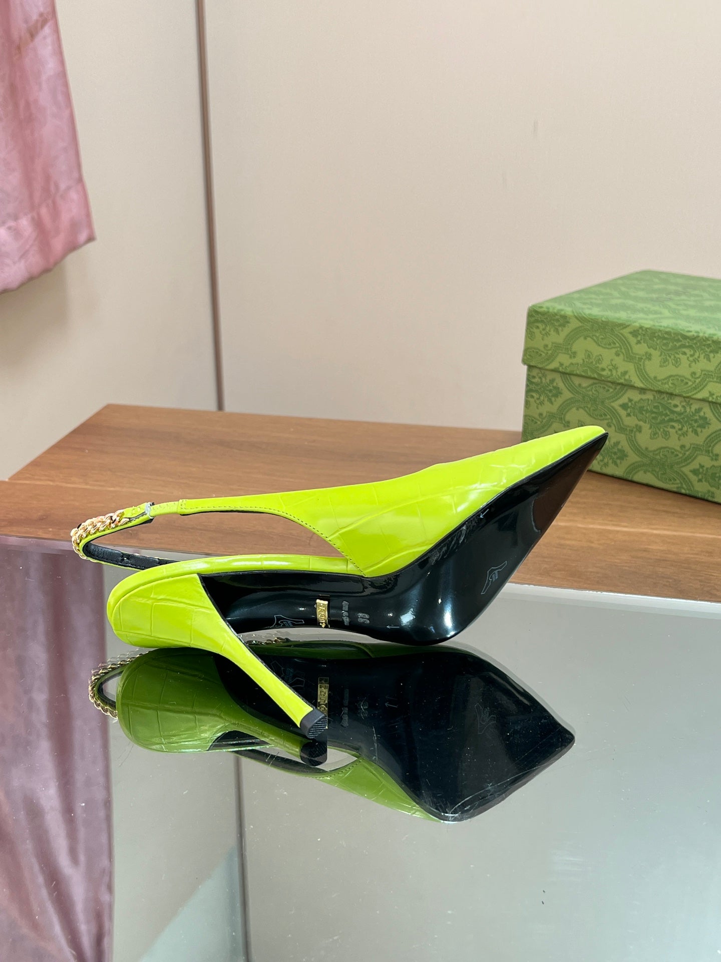 GUCCI SIGNORIA SLINGBACK PUMP CHARTREUSE CALFSKIN