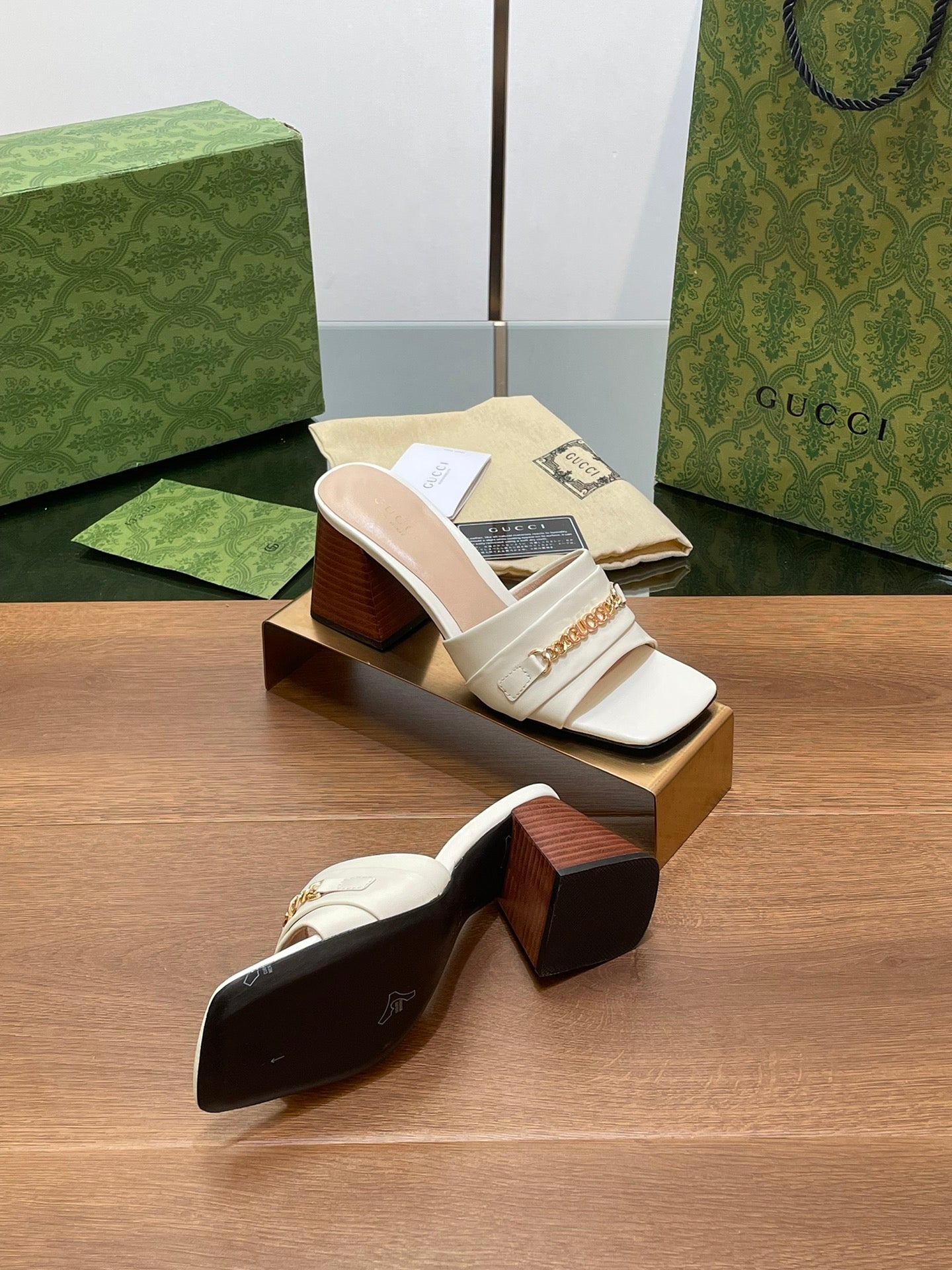 GUCCI SIGNORIA SLIDE SANDAL WHITE DENIM
