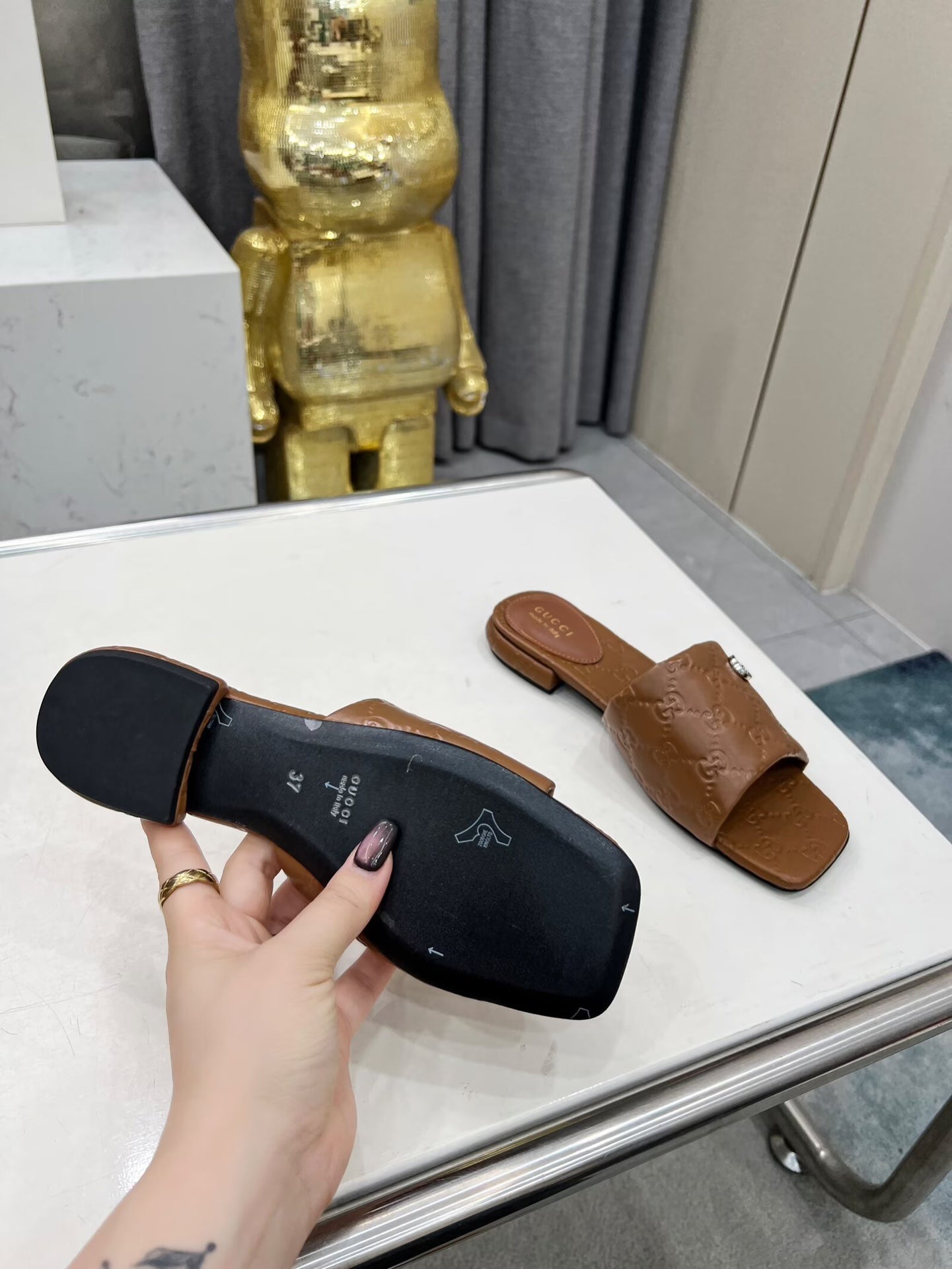 GUCCI CASUAL SLIPPERS IN BROWN CALFSKIN LOGO EMBOSSING