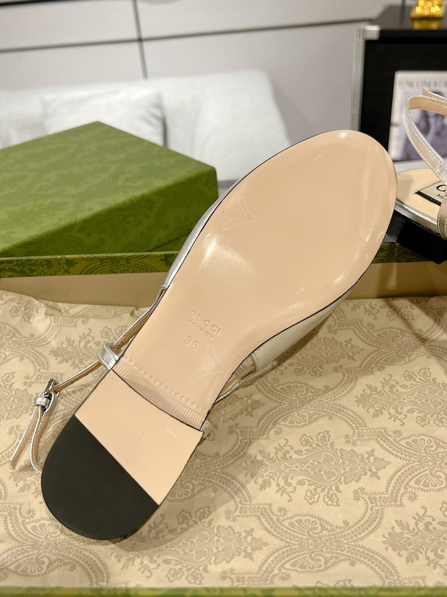 GUCCI METALIC SLINGBACK FLATS IN SILVER CALFSKIN