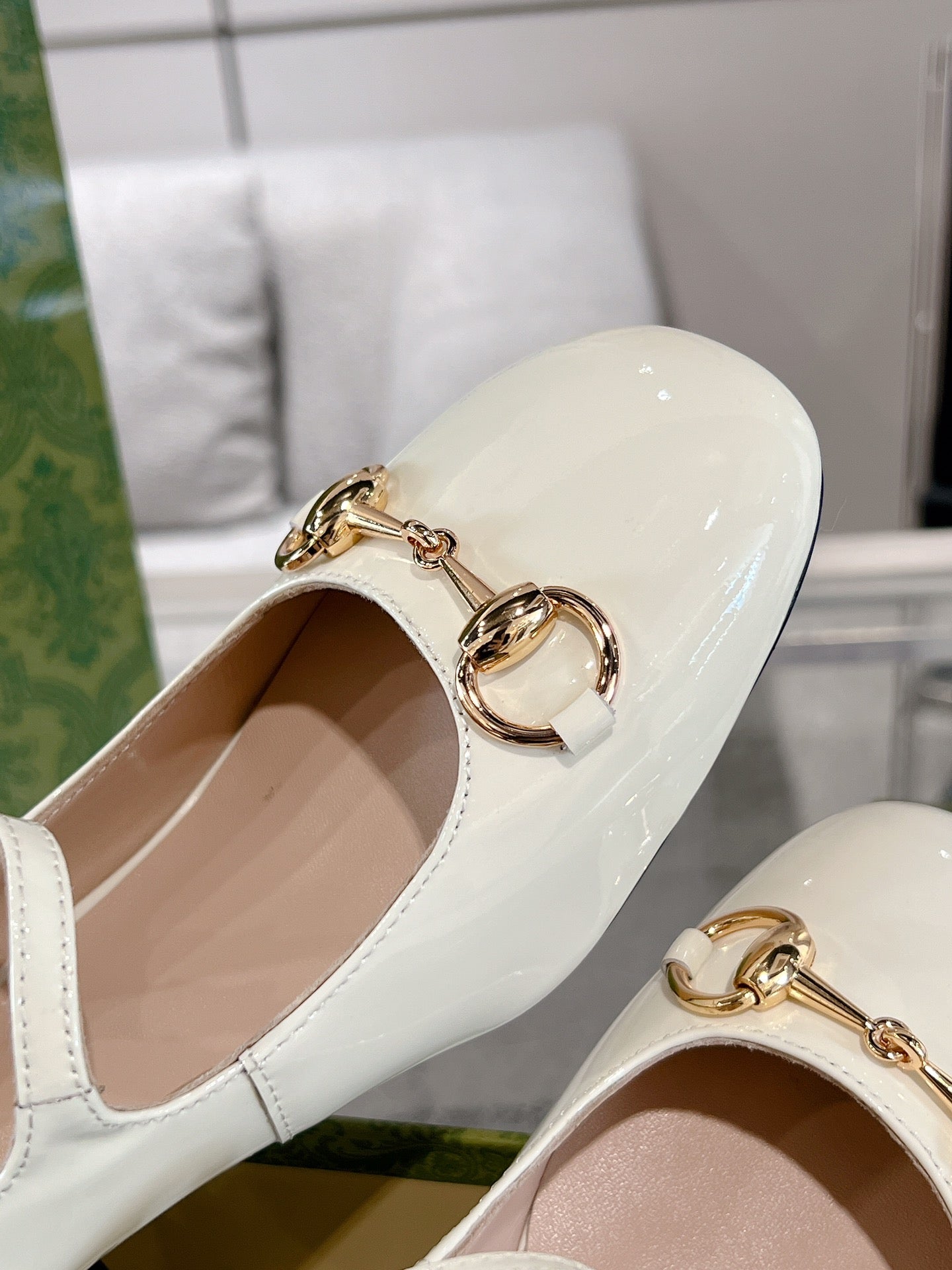 GUCCI HORSEBIT MARY JANE HEEL IN WHITE CALFSKIN GOLD HARDWARE