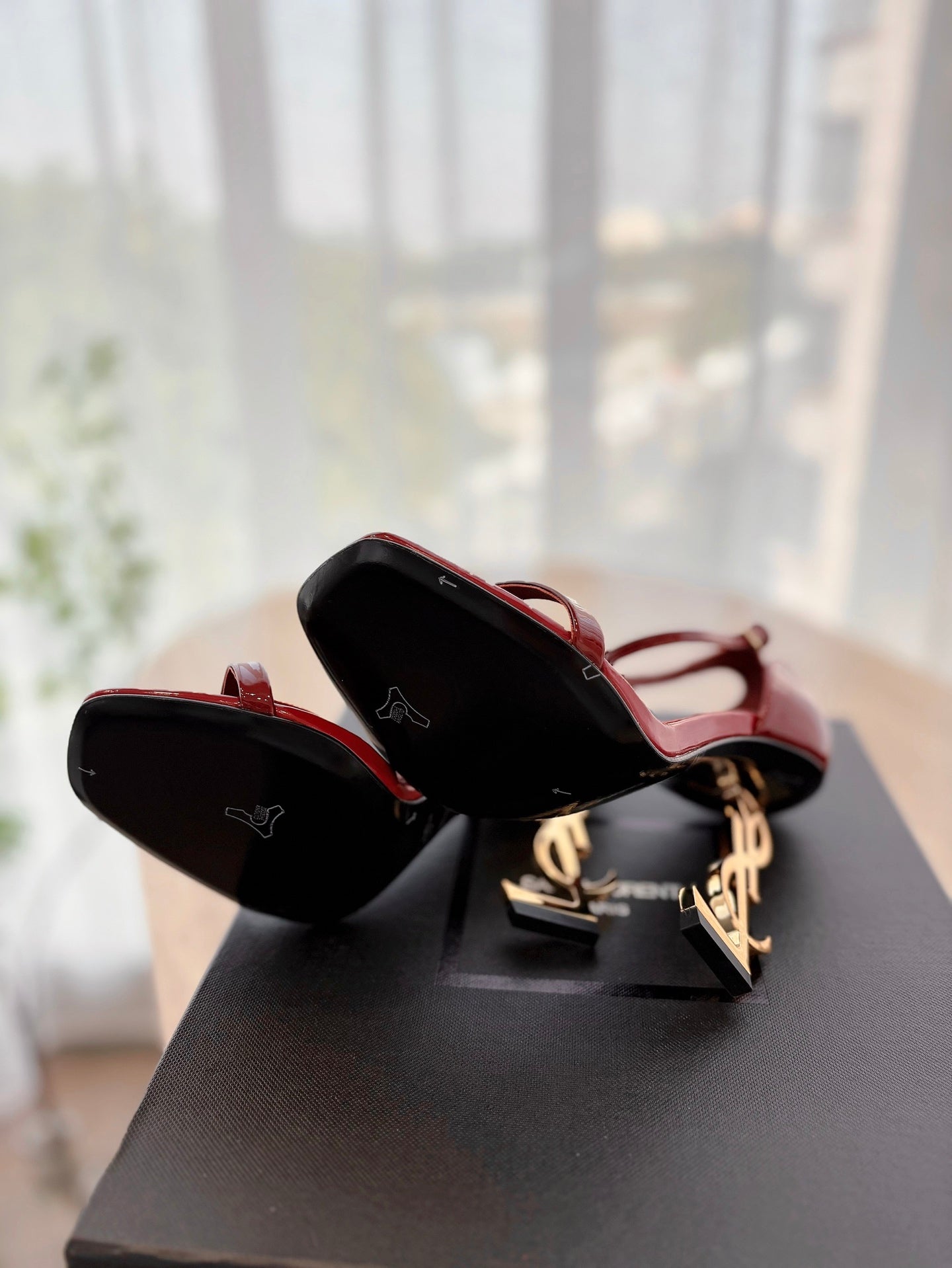 LOUIS VUITTON CLASSIC HIGH HEELS 10 CM IN CRIMSON RED PATENT CALFSKIN