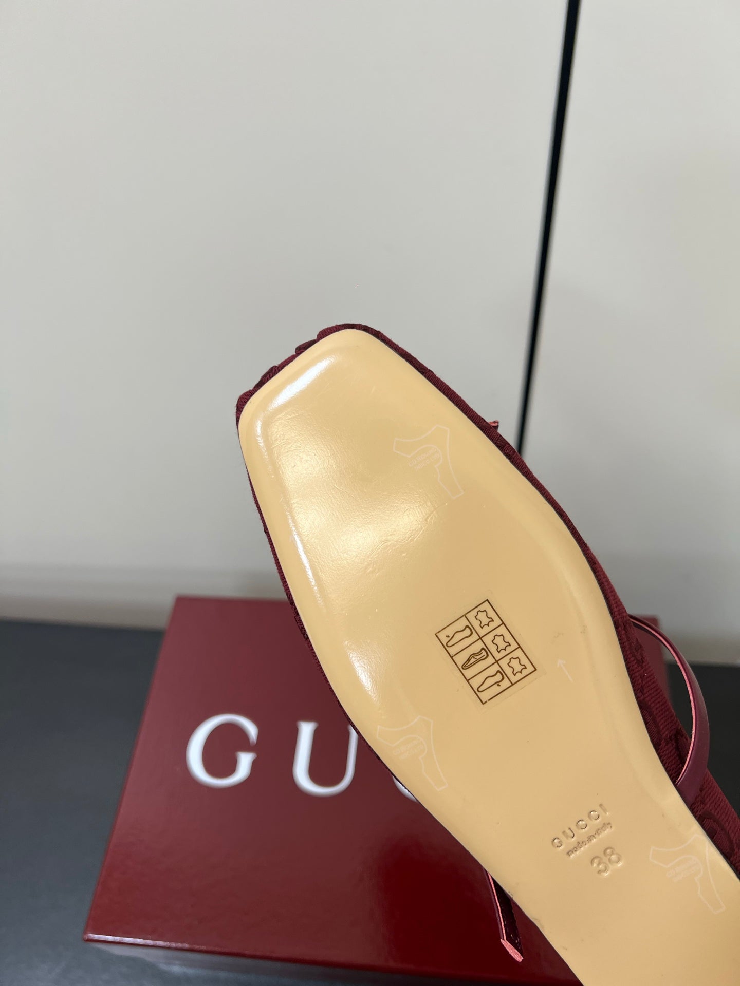 GUCCI MARY JANE 25S IN DARK RED CANVAS WITH GOLD HARDWARE