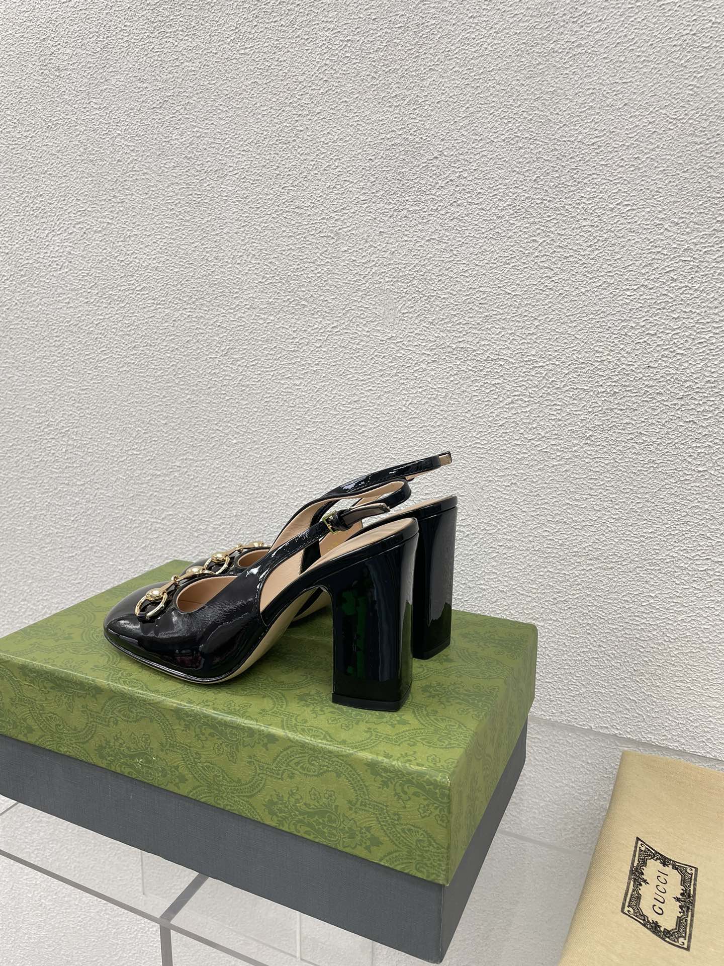 GUCCI WOMEN'S HORSEBIT SLINGBACK 95MM IN BLACK CALFSKIN