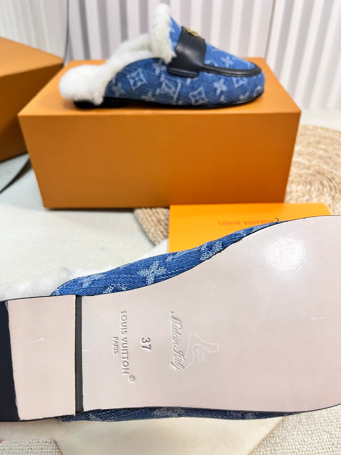 LOUIS VUITTON FLAT MULE IN COBALT BLUE MONOGRAM DENIM AND SHEARLING LINING