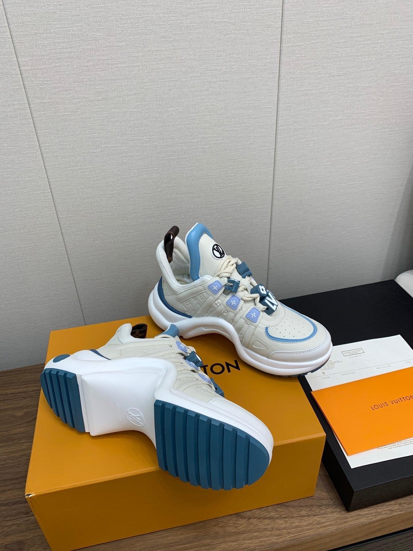 LOUIS VUITTON LV ARCHLIGHT SNEAKER BEIGE MIX COBALT BLUE CALFSKIN