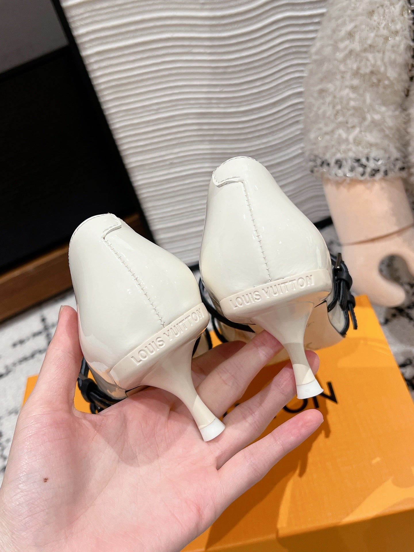 LOUIS VUITTON HIGH HEEL 4 CM PUMP IN WHITE CALFSKIN