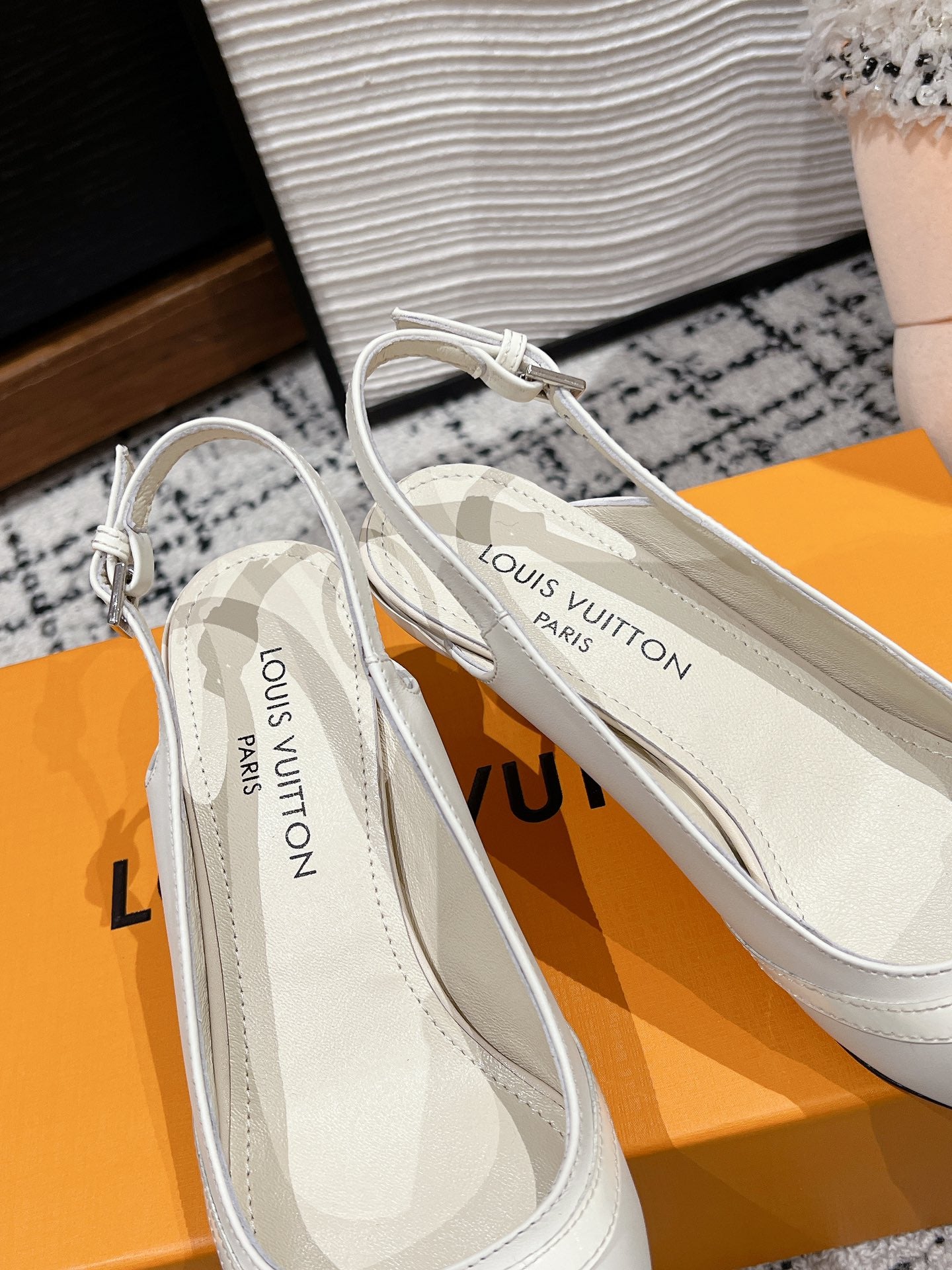 LOUIS VUITTON HIGH HEEL 4 CM SLINGBACKS IN WHITE CALFSKIN