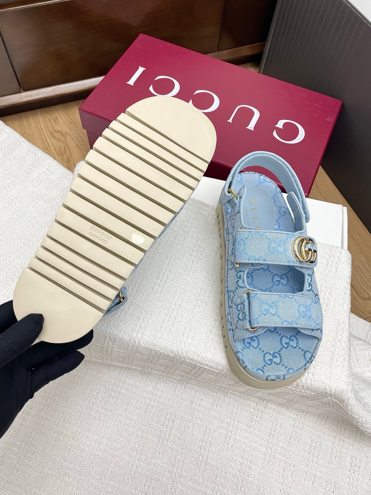 GUCCI CLASSIC SANDALS 25S IN SKY BLUE FABRIC WITH GOLD HARDWARE