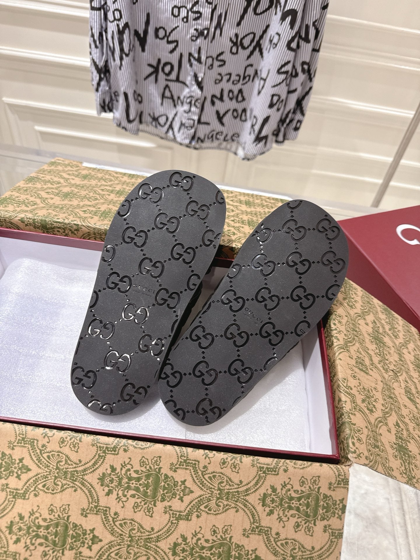 GUCCI SLIDES IN BLACK SUEDE WITH EMBOSSED LOGO STYLE 6