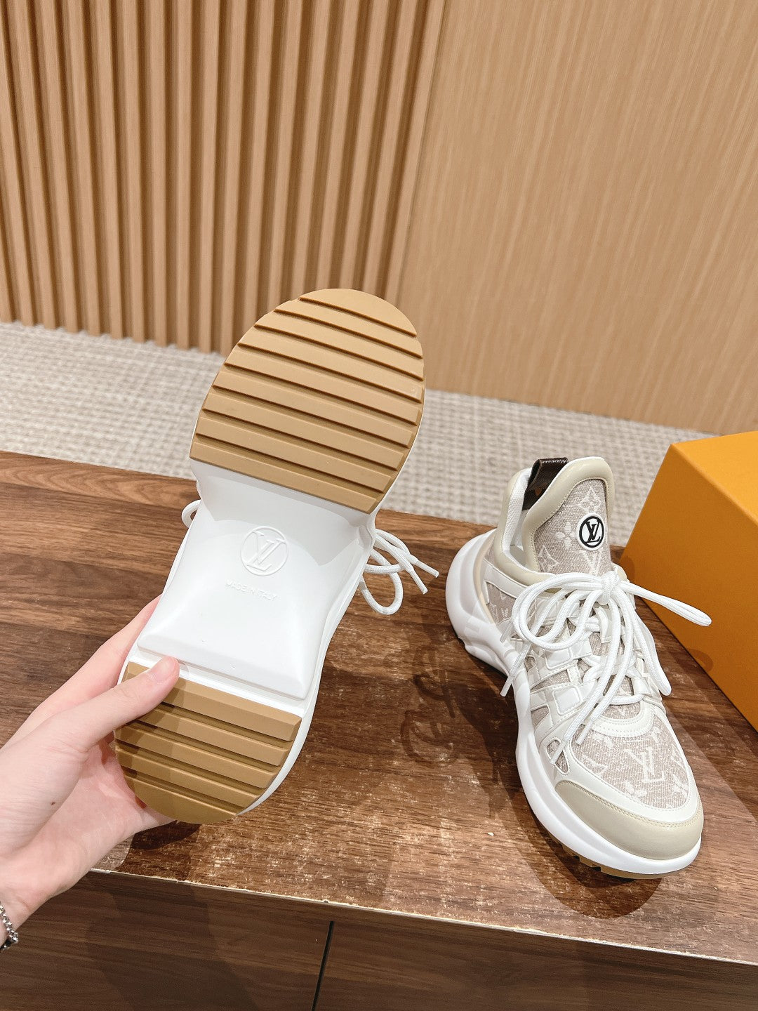LOUIS VUITTON LV ARCHLIGHT SNEAKER IN WHITE CALFSKIN AND CAMEL BEIGE MONOGRAM DENIM