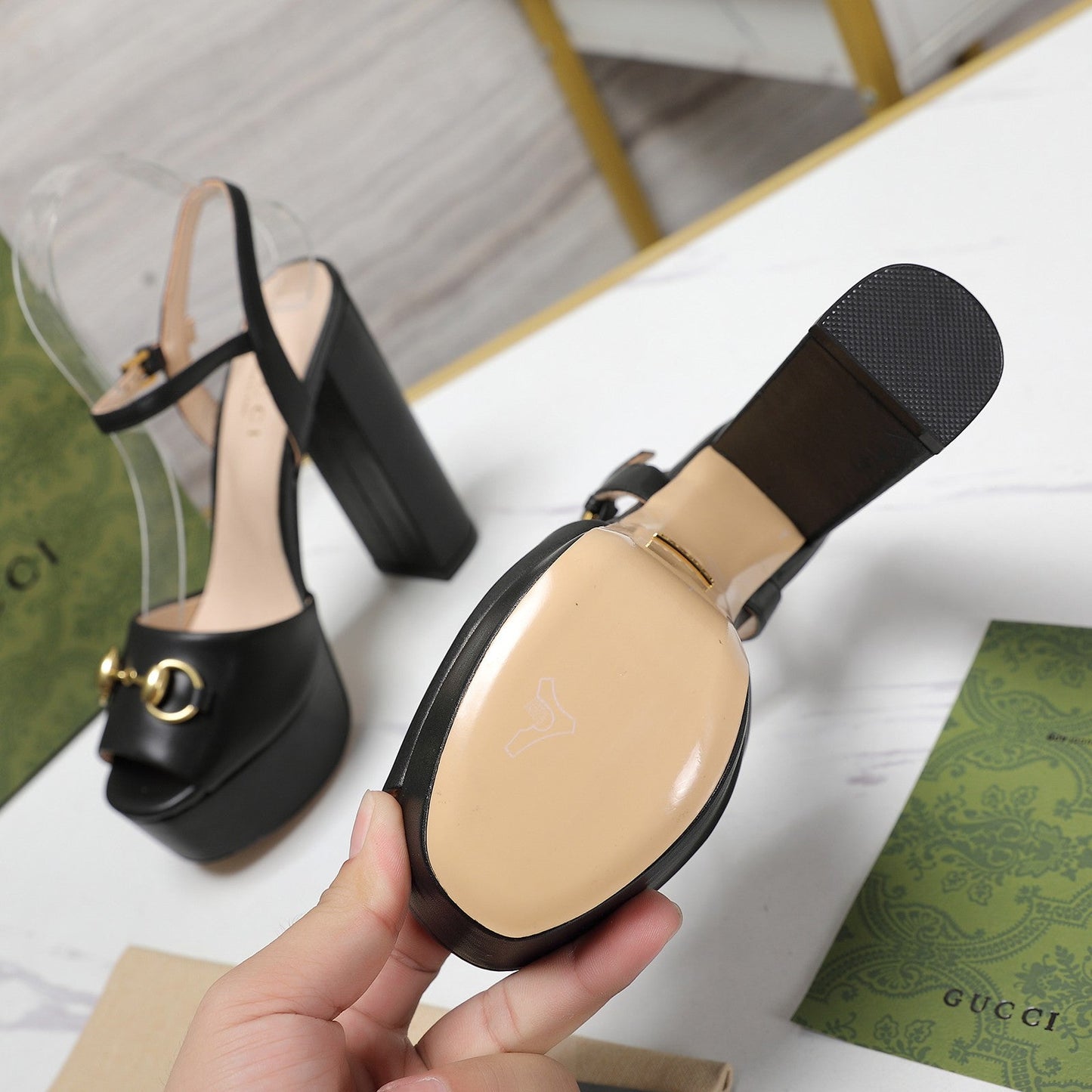 GUCCI Sandales Cuir Noir Black