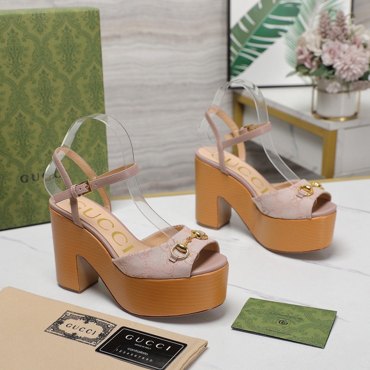 GUCCI HORSEBIT WEDGE SANDAL IN LIGHT BEIGE MONOGRAM JACQUARD FABRIC AND SHEEPSKIN LINING