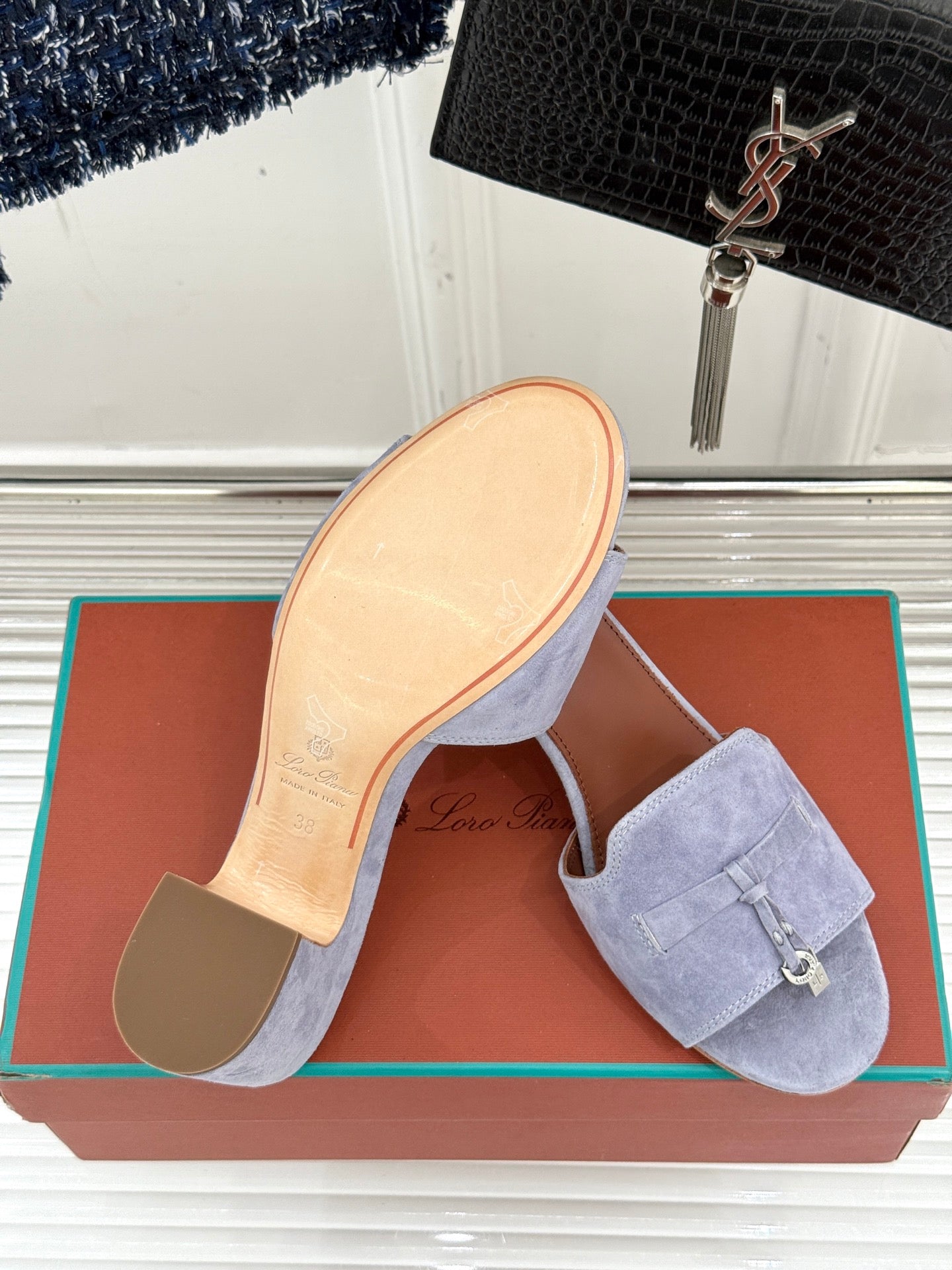 HIGH HEELS IN GREY SUEDE AND LAMBSKIN