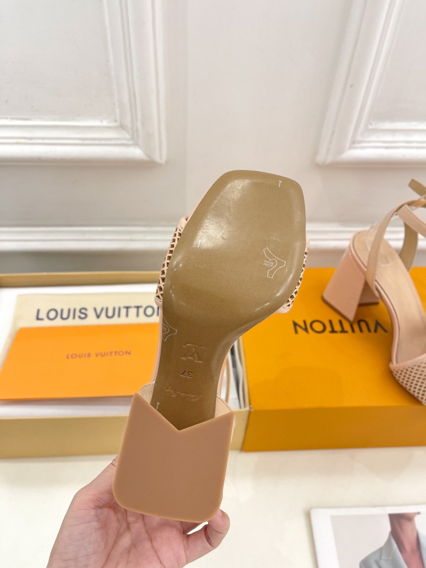 LOUIS VUITTON LV WOMEN HIGH SANDAL IN BEIGE CREAM CALFSKIN