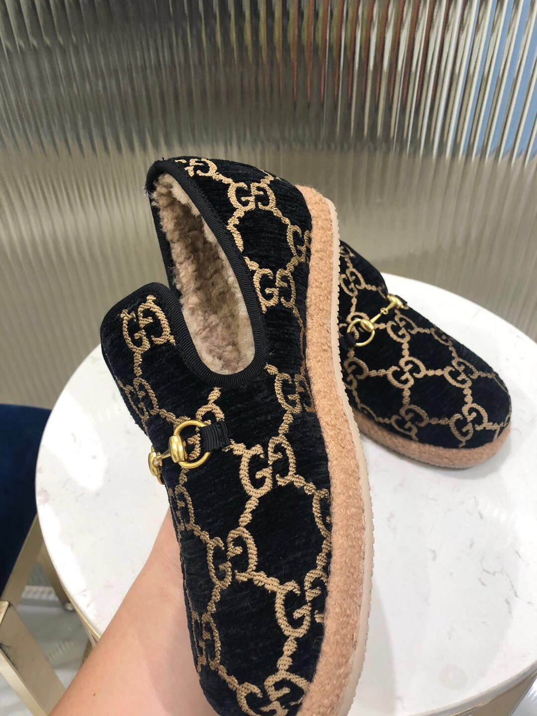 GUCCI HORSEBIT LOAFER IN BLACK MIX YELLOW WOOL AND LAMB FUR LINING