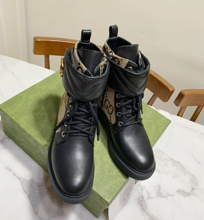 GUCCI LACE-UP ANKLE BOOTS WITH DOUBLE G BUCKLE IN BEIGE CANVAS AND BLACK SHEEPSKIN