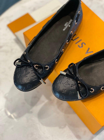 LOUIS VUITTON LV WOMEN'S BALLET FLAT IN BLACK EMBOSSED CALFSKIN WITH BOW