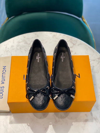 LOUIS VUITTON LV WOMEN'S BALLET FLAT IN BLACK EMBOSSED CALFSKIN WITH BOW