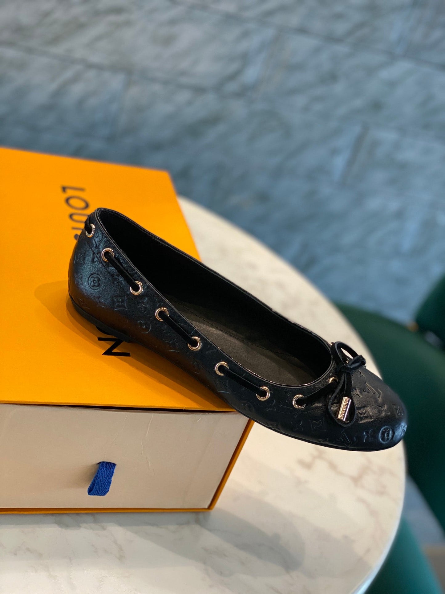 LOUIS VUITTON LV WOMEN'S BALLET FLAT IN BLACK EMBOSSED CALFSKIN WITH BOW