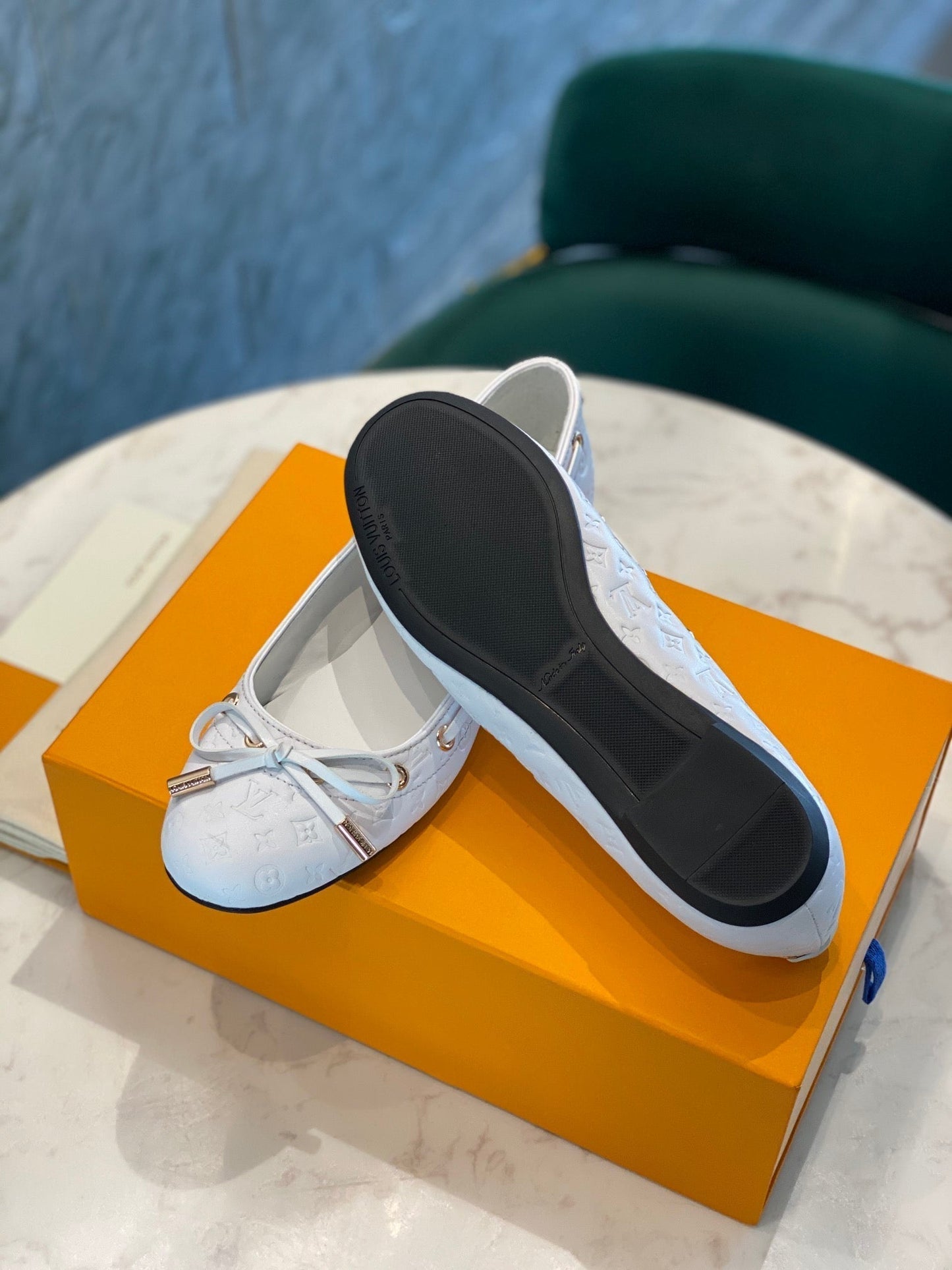 LOUIS VUITTON LV WOMEN'S BALLET FLAT IN WHITE EMBOSSED CALFSKIN WITH BOW