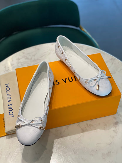 LOUIS VUITTON LV WOMEN'S BALLET FLAT IN WHITE EMBOSSED CALFSKIN WITH BOW