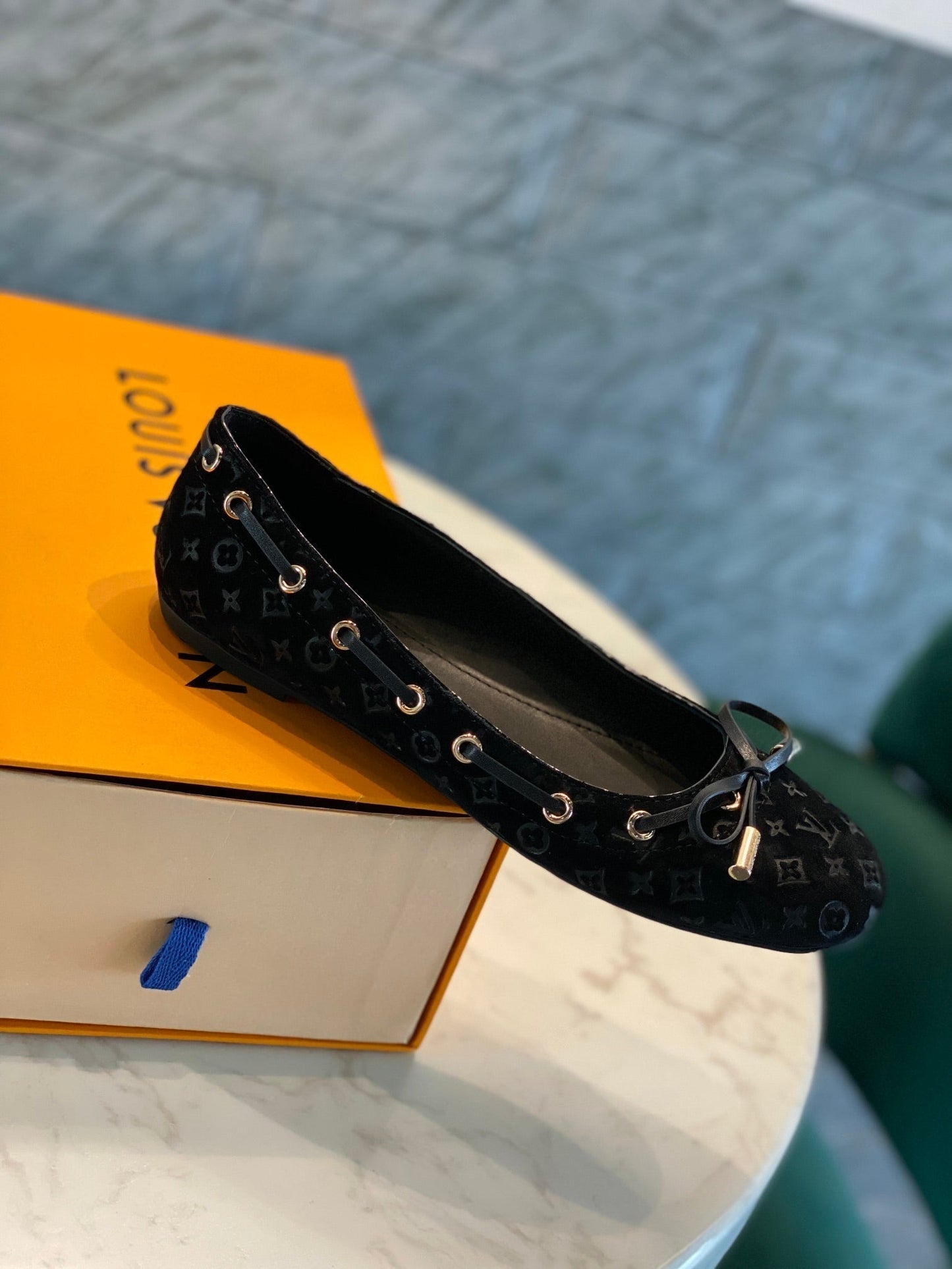 LOUIS VUITTON LV WOMEN'S BALLET FLAT IN BLACK MONOGRAM SUEDE WITH BOW