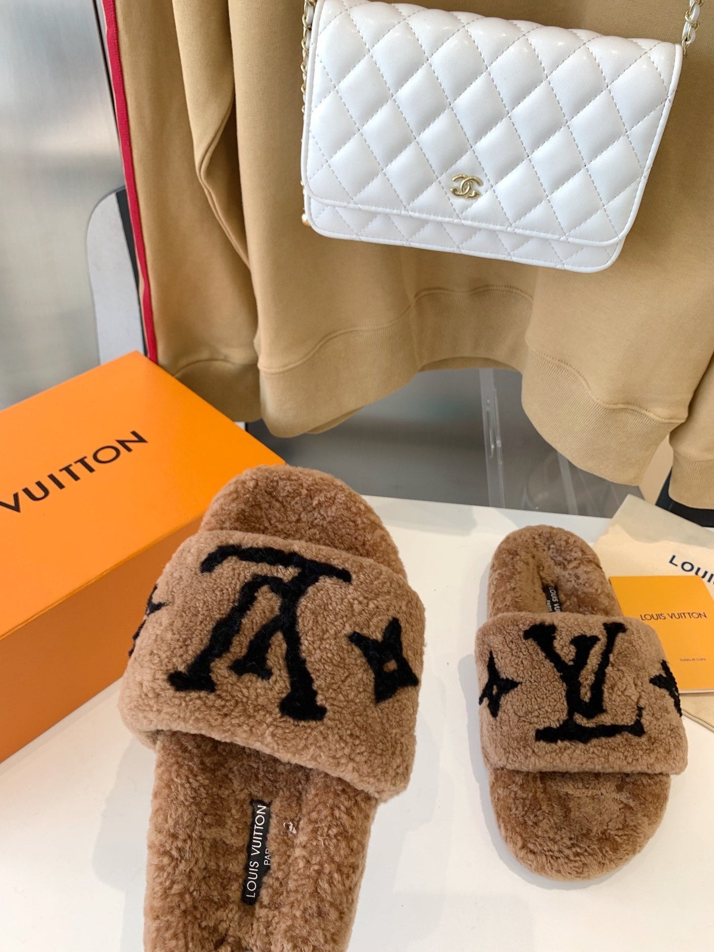 LOUIS VUITTON LV WOMEN'S PASEO FLAT SLIPPER IN CARAMEL BROWN FLEECE WITH BLACK LOGO