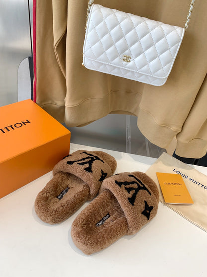 LOUIS VUITTON LV WOMEN'S PASEO FLAT SLIPPER IN CARAMEL BROWN FLEECE WITH BLACK LOGO