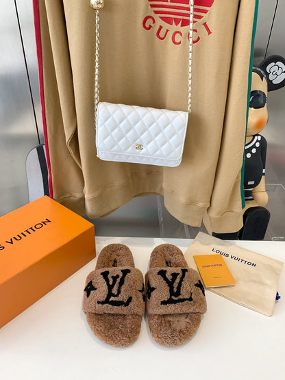 LOUIS VUITTON LV WOMEN'S PASEO FLAT SLIPPER IN CARAMEL BROWN FLEECE WITH BLACK LOGO